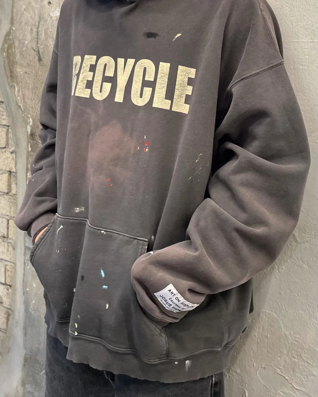 GALLERY DEPT. 90'S RECYCLE HOODIE WASHED BLACK 90'S washed hoodie with distressed eco-friendly slogans. Washed black S-XL. Ready-made garments are washed and dyed again. Multiple spots throughout the body are spray-faded. The ribs are cut and worn.